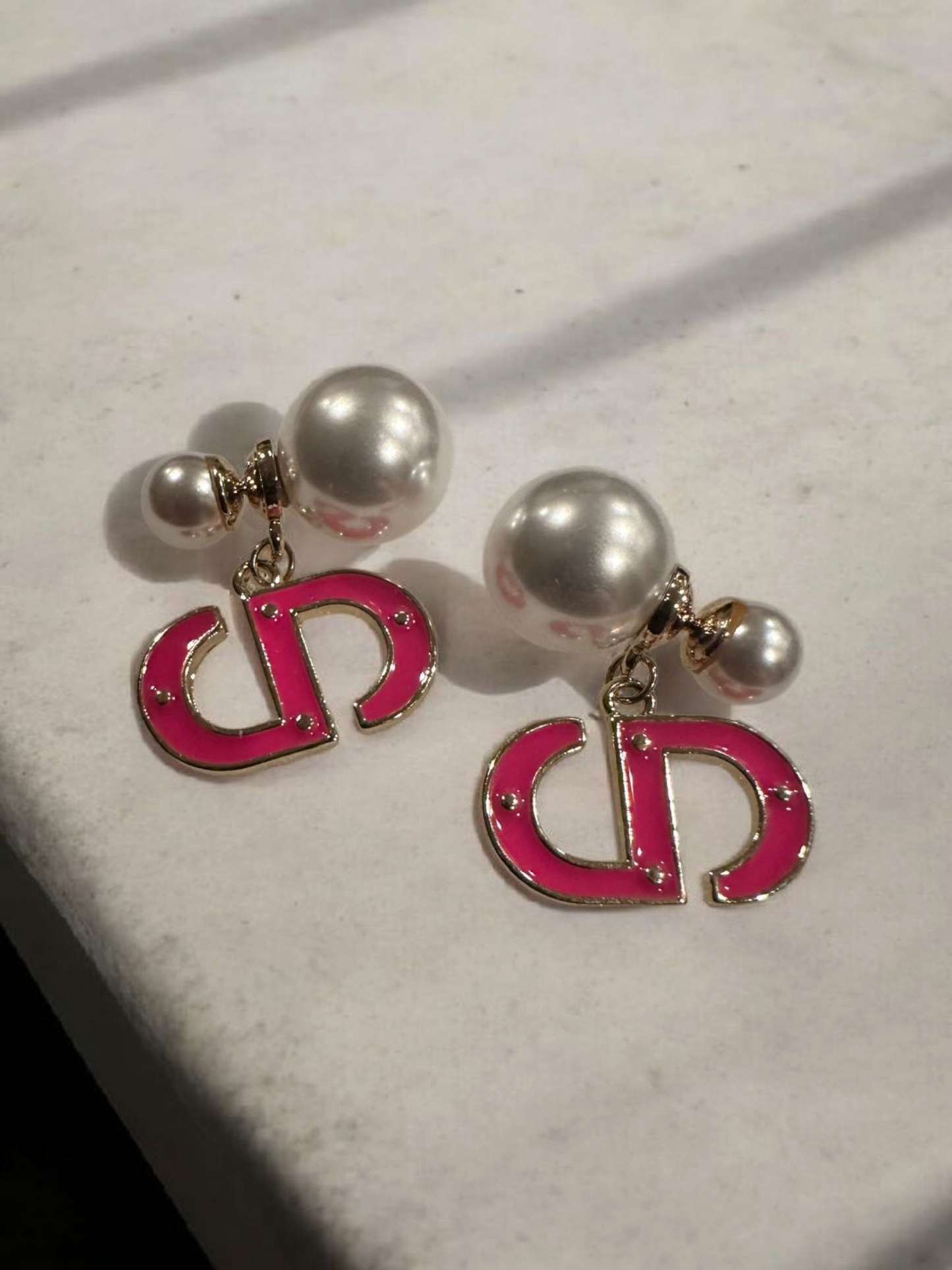 Beautiful faux Pearl earrings