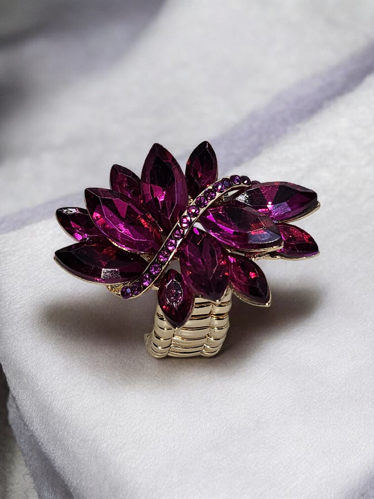 Stretchy adjustable ring